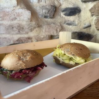 Panino vegano con Hummus di ceci