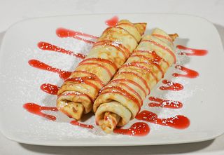 Clatite cu dulceata de fructe de padure