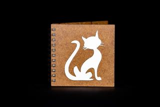 Agenda 10x10 din lemn cu pisica