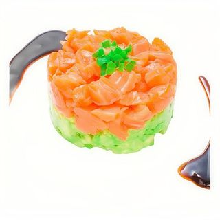 Tartar de salmón con aguacate y sésamo
