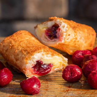 Pita punjena vanilom i višnjom