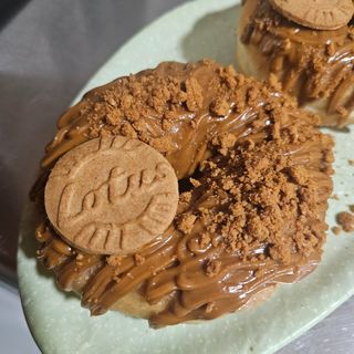 SUPERDONUT KATOA LOTUS