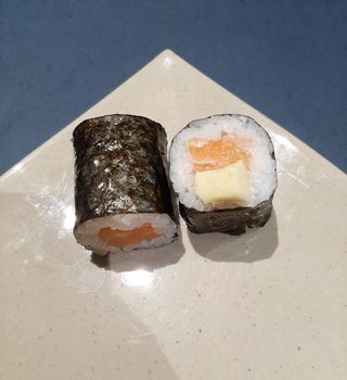 Maki Salmón y Aguacate (8 Piezas)