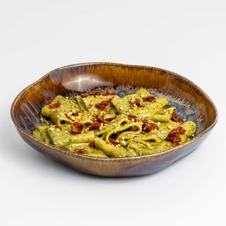 Paccheri u umaku od pistacija sa sušenim rajčicama