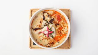 TOM KHA Z KURCZAKIEM