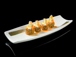 185 Uramaki salmón frito (4 uds.)
