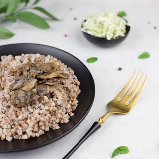 Гречка з грибами та салат з капусти (230г)