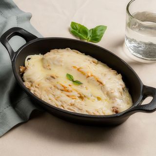 Canelón de verduras con salsa de champiñones
