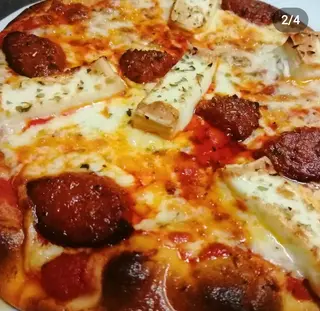 Pizza sobrasada con brie y miel (individual)
