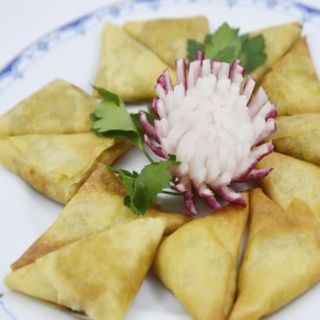 Empanadillas Fritas con Curry y Verduras