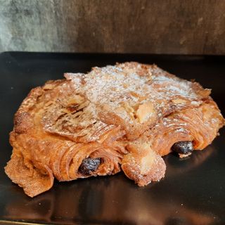 Pain Au Chocolat Con Almendras