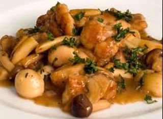 POLLO SALTEADO CON CHAMPIÑONES