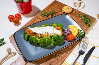 Somon cu broccoli si sos gorgonzola 