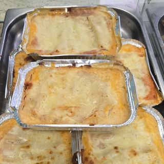 Lasaña de pollo (porción)