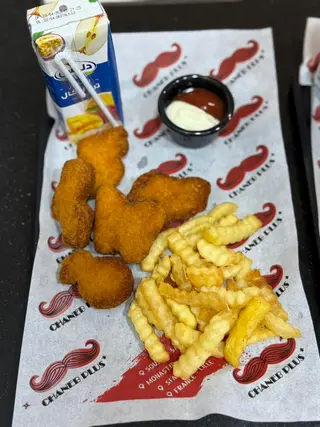 5 nuggets + frites + Jus