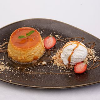 Флан с мисо и карамел с ванилов сладолед