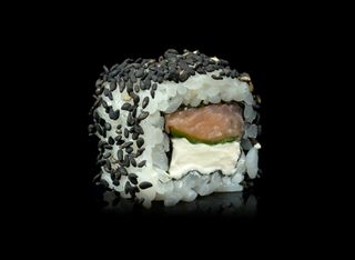 Урамаки Пушена сьомга и Филаделфия (4бр-110г)