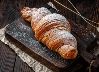 Croissant cu caramela sarata