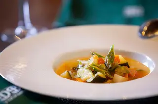Minestrone de verduras frescas