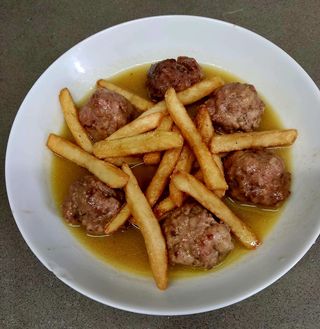 Albóndigas De Ternera En Salsa Con Patatas