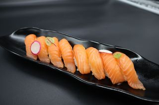 21. Nigiri salmone - 8 pezzi