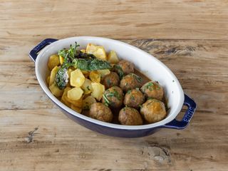 Albóndigas En Salsa Rubia