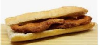 Bocadillo de pollo empanado