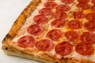 Сицилийская пицца "Пепперони"