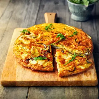 Tortilla de patatas con jamón y queso para 5-6 personas