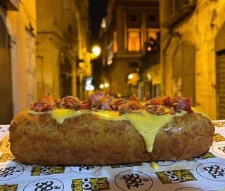 Crocchettone pulled pork, cheddar e cipolla caramellata