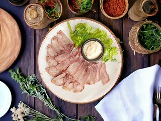 Язик яловичий під білим соусом (125g)