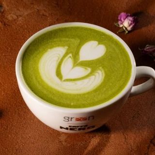Różana Matcha Latte