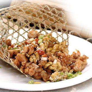 Cucurucho De Pollo Al Sésamo