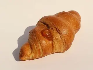 Круасан із абрикосом (80g)