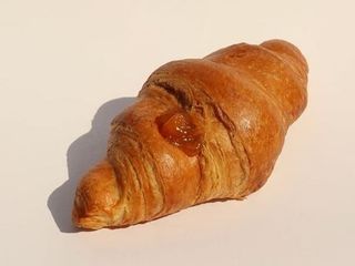 Круасан із абрикосом (80g)