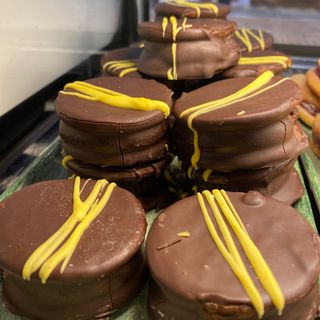 ALFAJOR DE BANANITA DOLCA RELLENO DE DULCE DE LECHE