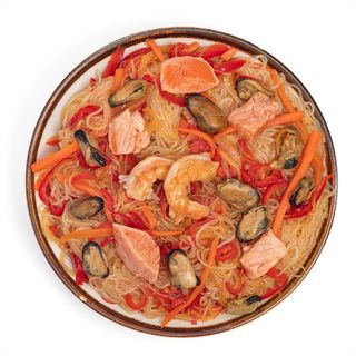 Funchoza cu fructe de mare