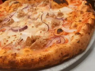 Pizza tonno e cipolla