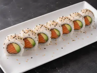 Uramaki salmone avocado