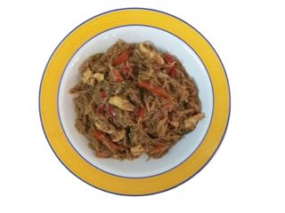 Noodles de arroz con pollo y verduras (325 g.)