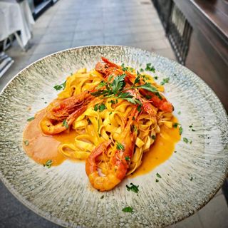 Tagliatelle Con Gamba Roja Y Crema De Bogavante