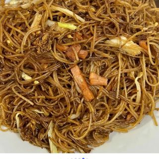 Fideos de Arroz Fritos con Ternera