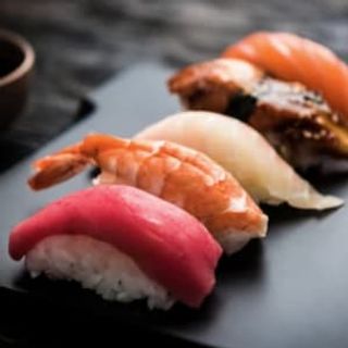 9. Nigiri spicy ebi - 2 pz