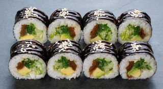 Рол Футомакі з авокадо та овочами