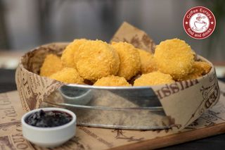 Хрупкави топени сиренца със сладко от боровинки (300г)