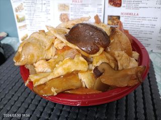 242.Donbur pollo al red curry spicy