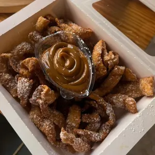 Iscas Crocantes de Pastel sabor churros açúcar e canela
