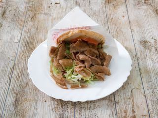 Kebab De Pollo Y Ensalada