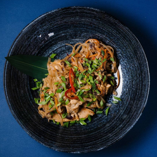 ЛОКШИНА ПАД ТАЙ з куркою 