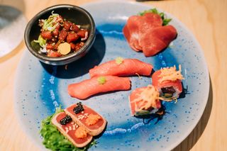 Combo de Atún (nigiris, uramakis, tatakis, sashimi y tartar)